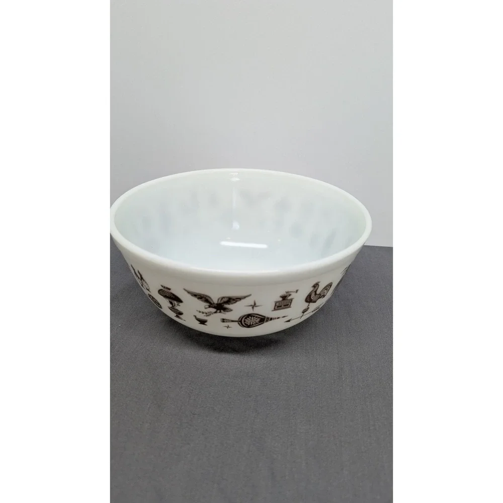 PYREX Early American Mixing Bowl 403 2.5 Qt White Brown Milk Glass Vintage